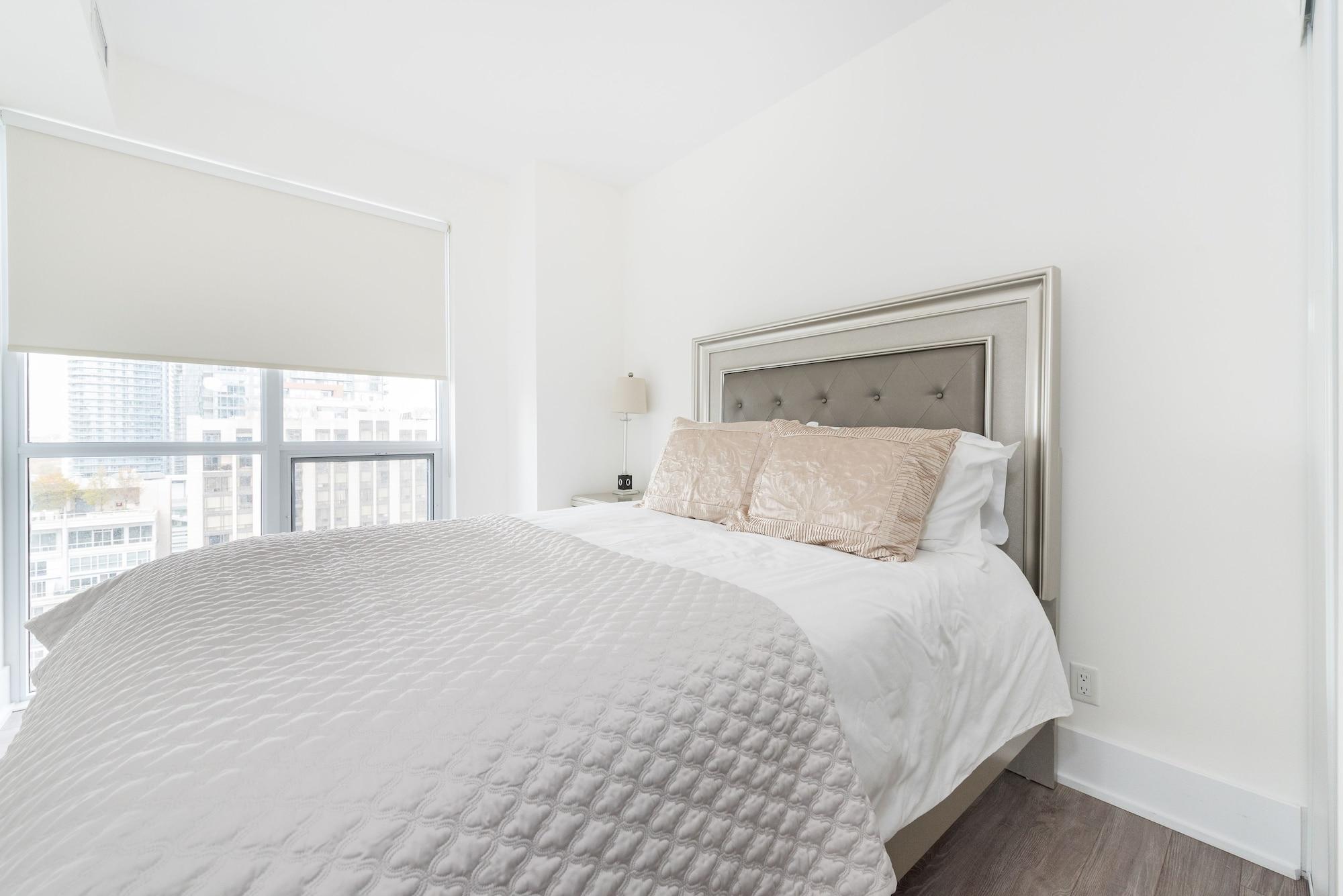 Grand Royal Condos - Cn Tower Торонто Экстерьер фото