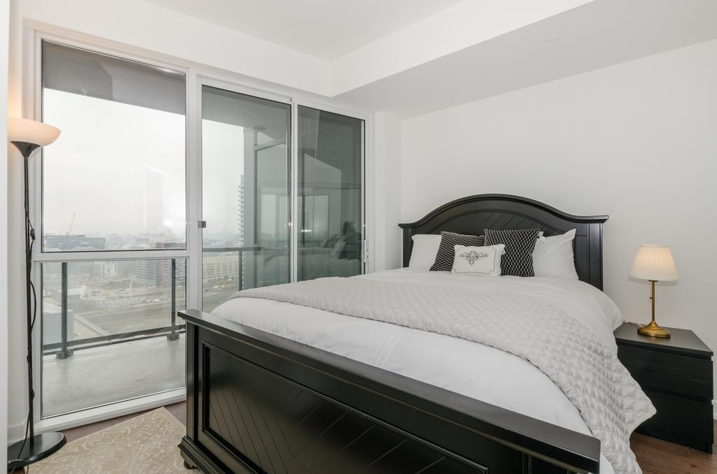 Grand Royal Condos - Cn Tower Торонто Экстерьер фото